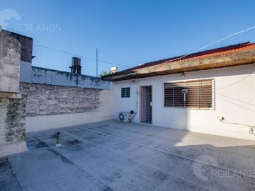 En venta casa PH 3 ambientes con entrada independiente, cochera, patio y terraza !
