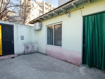 En venta casa PH 3 ambientes con entrada independiente, cochera, patio y terraza !