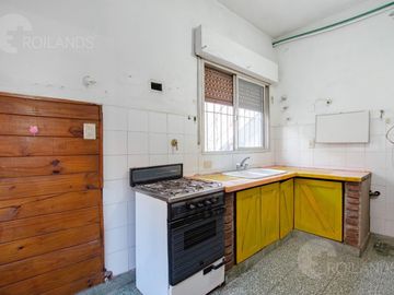 En venta casa PH 3 ambientes con entrada independiente, cochera, patio y terraza !