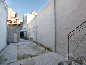 En venta casa PH 3 ambientes con entrada independiente, cochera, patio y terraza !
