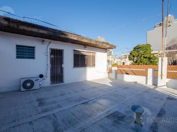 En venta casa PH 3 ambientes con entrada independiente, cochera, patio y terraza !