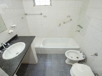 En venta casa PH 3 ambientes con entrada independiente, cochera, patio y terraza !