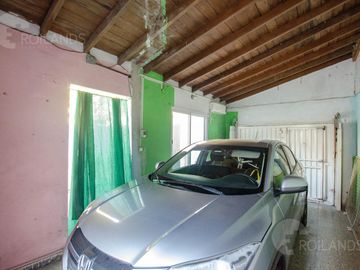 En venta casa PH 3 ambientes con entrada independiente, cochera, patio y terraza !