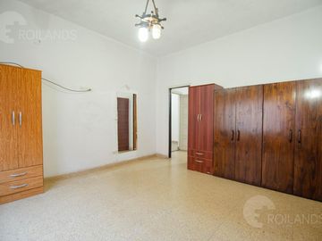 En venta casa PH 3 ambientes con entrada independiente, cochera, patio y terraza !