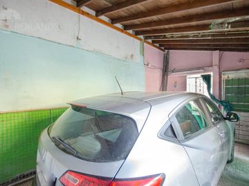 En venta casa PH 3 ambientes con entrada independiente, cochera, patio y terraza !