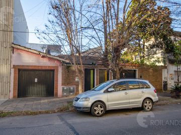 En venta casa PH 3 ambientes con entrada independiente, cochera, patio y terraza !