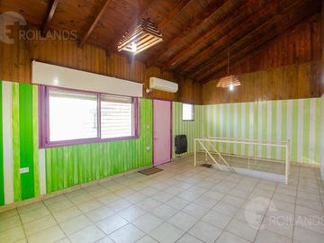 En venta casa PH 3 ambientes con entrada independiente, cochera, patio y terraza !