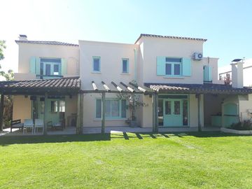 Laguna Del Sol desde 23 de dic al31 de  Enero 2027 U$S 6000