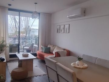 Departamento 3 ambientes al frente con Balcón en el segundo piso en  Palermo - Pileta.