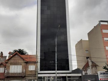Alquiler de oficinas al frente y contrafrente, en Ramos Mejía - Diferentes pisos