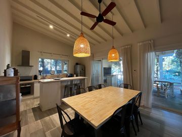 Casa en Alquiler Temporal Costa Esmeralda Barrio Residencial I. 3 dormitorios Muy Arbolado