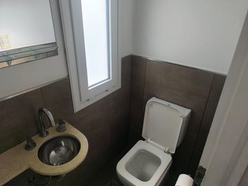 Casa en doble lote con pileta en barrio privado