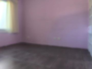 Casa en doble lote con pileta en barrio privado