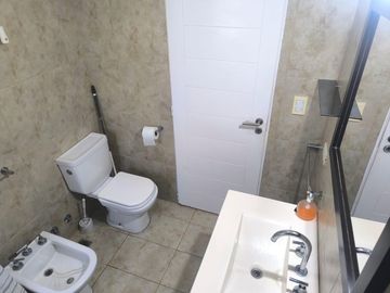 Casa en doble lote con pileta en barrio privado
