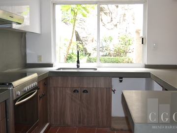 VIVE EN UNA FORTALEZA DENTRO DE LA CIUDAD, CASA EN RENTA EN COYOACAN