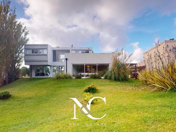 Casa en Venta en Costa Esmeralda, Barrio Golf II