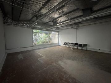 Elcano y Alvarez Tomas Lote 8,66 x 37 metros, construido Cubierto 458m2 - desc 122 m2 - total 580 m2