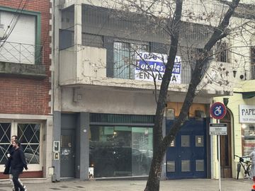 Elcano y Alvarez Tomas Lote 8,66 x 37 metros, construido Cubierto 458m2 - desc 122 m2 - total 580 m2