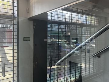 Elcano y Alvarez Tomas Lote 8,66 x 37 metros, construido Cubierto 458m2 - desc 122 m2 - total 580 m2