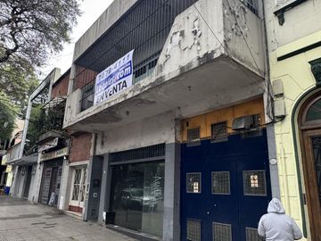 Elcano y Alvarez Tomas Lote 8,66 x 37 metros, construido Cubierto 458m2 - desc 122 m2 - total 580 m2