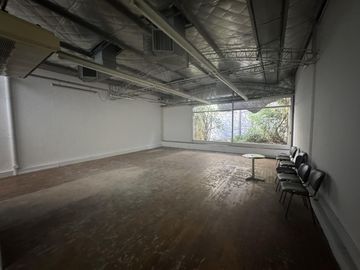 Elcano y Alvarez Tomas Lote 8,66 x 37 metros, construido Cubierto 458m2 - desc 122 m2 - total 580 m2