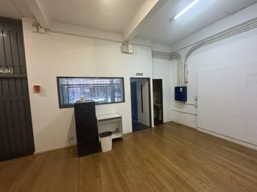 Elcano y Alvarez Tomas Lote 8,66 x 37 metros, construido Cubierto 458m2 - desc 122 m2 - total 580 m2