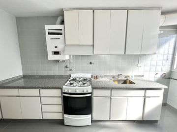 Depto 3 ambientes con balcón y vista abierta en alquiler - Martinez