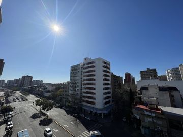 Depto 3 ambientes con balcón y vista abierta en alquiler - Martinez