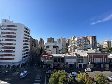Depto 3 ambientes con balcón y vista abierta en alquiler - Martinez
