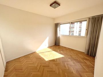 Depto 3 ambientes con balcón y vista abierta en alquiler - Martinez