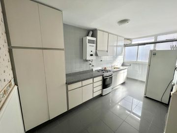 Depto 3 ambientes con balcón y vista abierta en alquiler - Martinez