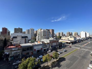 Depto 3 ambientes con balcón y vista abierta en alquiler - Martinez