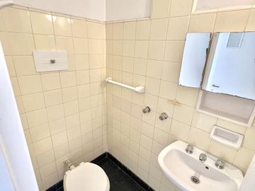 Depto 3 ambientes con balcón y vista abierta en alquiler - Martinez
