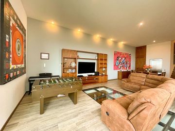 Espectacular casa en venta La Loma Golf con elevador