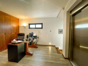 Espectacular casa en venta La Loma Golf con elevador