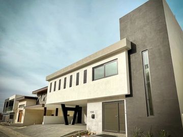 Espectacular casa en venta La Loma Golf con elevador