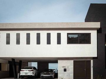 Espectacular casa en venta La Loma Golf con elevador