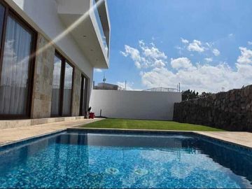 Casa en venta La Loma Golf con Alberca y espectaculares acabados