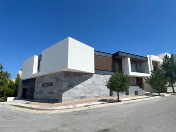 Espectacular Casa en venta La Loma Golf con alberca