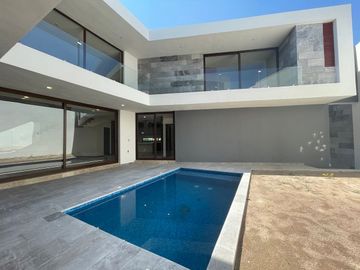 Casa en preventa La Loma Golf con alberca y excelentes acabados