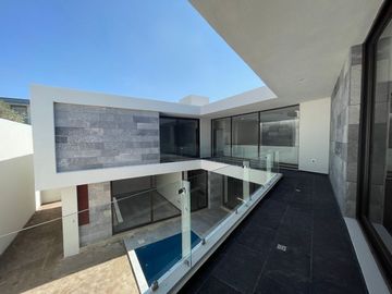 Casa en preventa La Loma Golf con alberca y excelentes acabados
