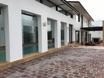 Espectacular Casa en venta La Loma Golf con alberca techada