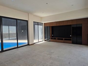 Espectacular casa en preventa La Loma Golf con alberca