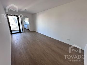 Luminoso 2 ambientes con balcon en Colegiales!