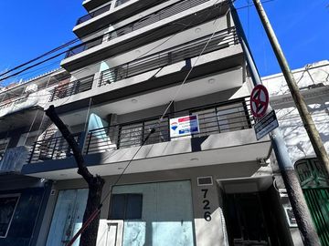 Luminoso 2 ambientes con balcon en Colegiales!