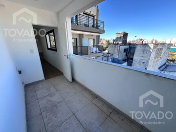 Luminoso 2 ambientes con balcon en Colegiales!