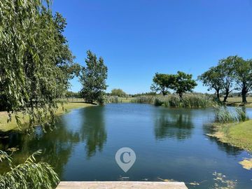 Terreno en Venta con salida a la laguna en El Campo. 2da Etapa. 1019 m2. Los Cardales