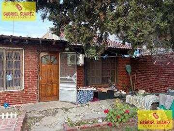 2 Casas o Casa y Departamento 2 dorm - 4 dormitorios Entrada auto Casa 2 Familias