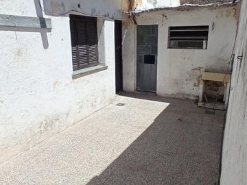Casa interna única a reciclar, España y Hospitales, Rosario