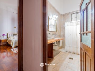 VENTA - Casa 4 dormitorios con patio y quincho. Zona Sur, Rosario - APTO CRÉDITO.